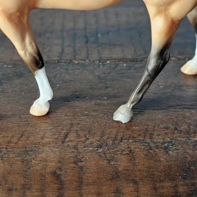 Breyer Reaves Small Horse Figurine Buckskin 3 White Socks 6" x 4" - Thumbnail 9