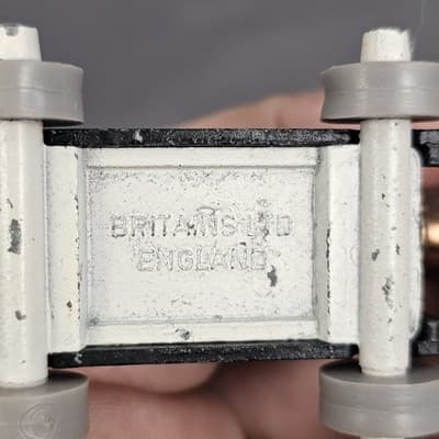 Vintage Britains Shooting Metal and Plastic Cannon with Cannon Balls - Thumbnail 6