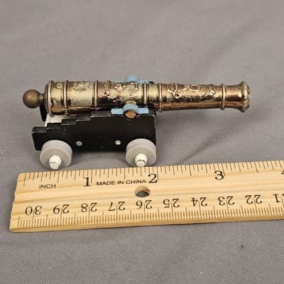 Vintage Britains Shooting Metal and Plastic Cannon with Cannon Balls - Thumbnail 9