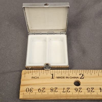 Vintage Metal Pill Box Floral Pattern Hinged lid 1.5" x 1.5" - Thumbnail 6