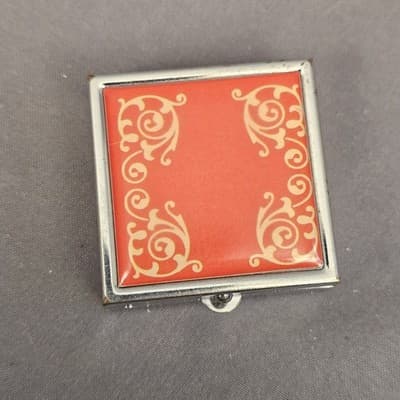 Vintage Metal Pill Box Floral Pattern Hinged lid 1.5" x 1.5" - Thumbnail 2