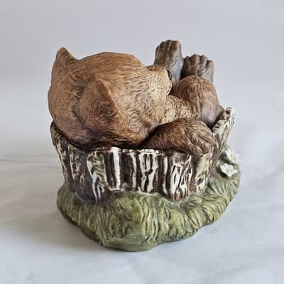 Vintage Homco 1986 Masterpiece Porcelain Baby Bear In Tree Stump Eating Apple - Thumbnail 5
