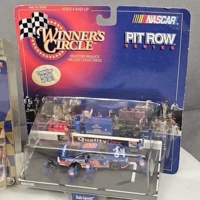 Racing #88 Dale Jarrett Winners Circle Race Day Collectibles Group of 4, Nascar - Thumbnail 3