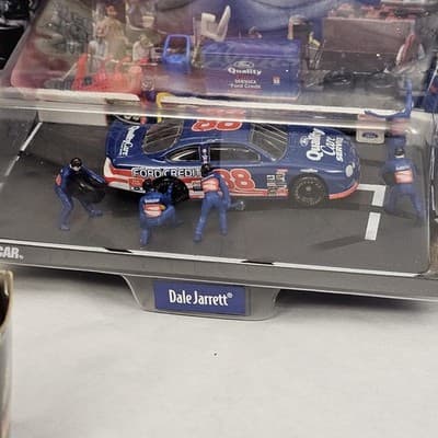 Racing #88 Dale Jarrett Winners Circle Race Day Collectibles Group of 4, Nascar - Thumbnail 4