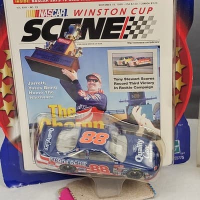 Racing #88 Dale Jarrett Winners Circle Race Day Collectibles Group of 4, Nascar - Thumbnail 8