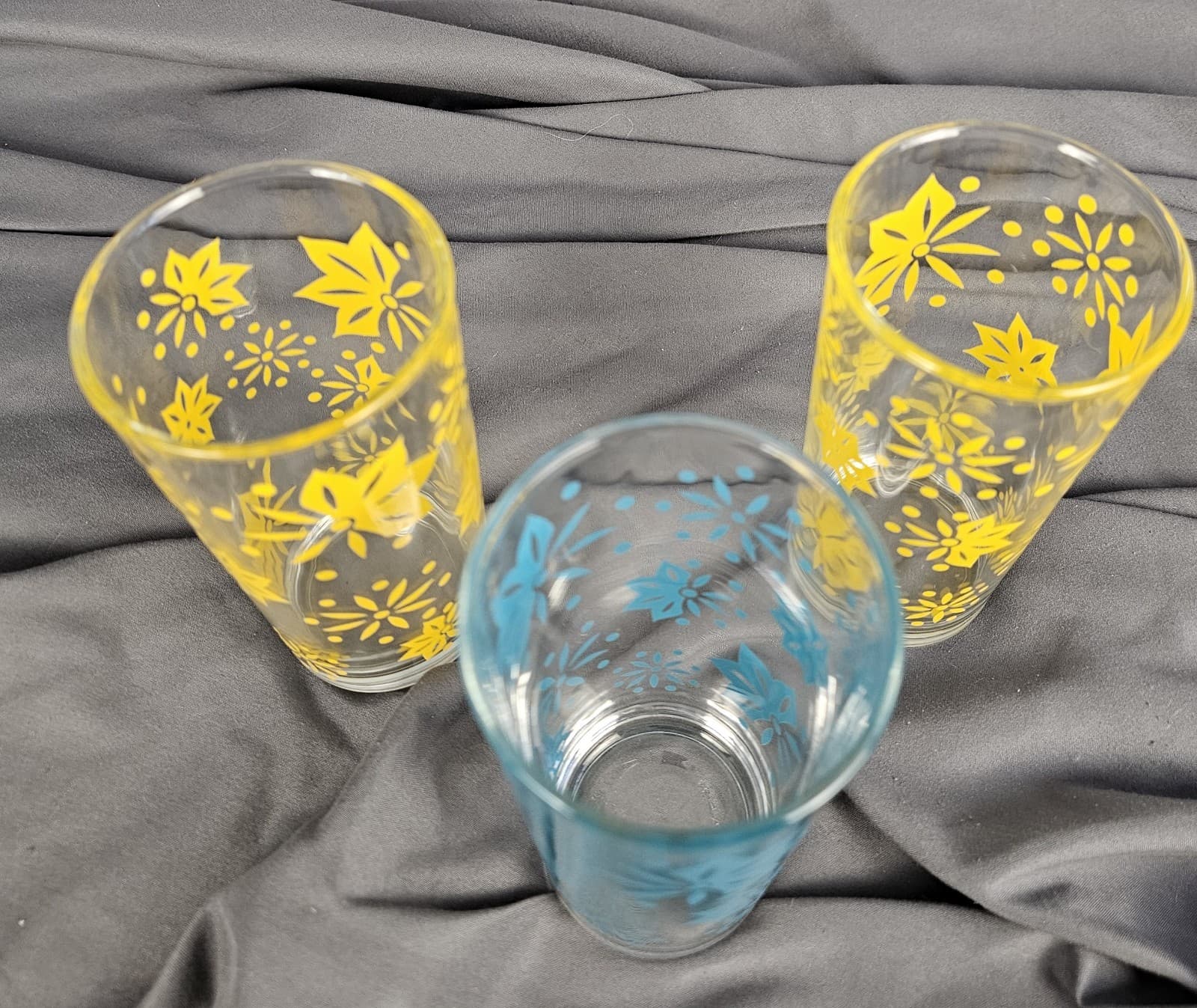 Turquoise and Yellow Atomic Flowers Tumblers MCM Set of 3 - Thumbnail 2
