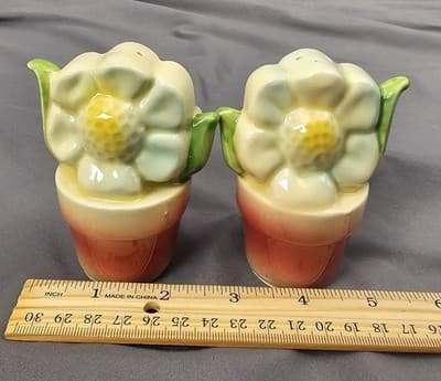Flower Salt And Pepper Shakers Perfect For Collection—no Bottom Part, Missing - Thumbnail 6