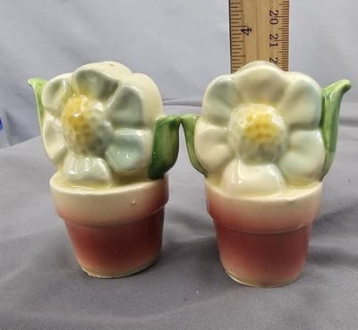 Flower Salt And Pepper Shakers Perfect For Collection—no Bottom Part, Missing - Thumbnail 7