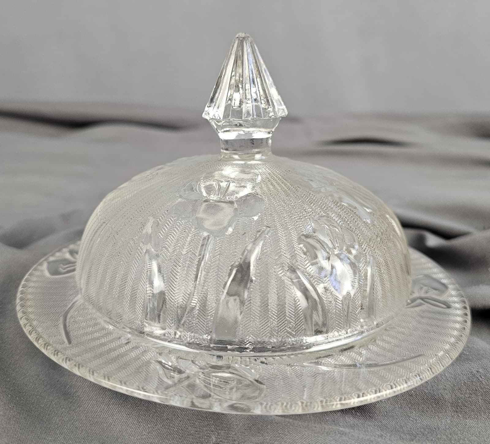 Vintage Jeanette Depression Glass Iris & Herringbone Round Covered Butter Dish - Thumbnail 2
