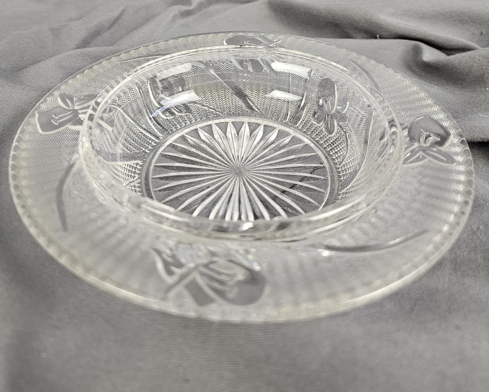 Vintage Jeanette Depression Glass Iris & Herringbone Round Covered Butter Dish - Thumbnail 3