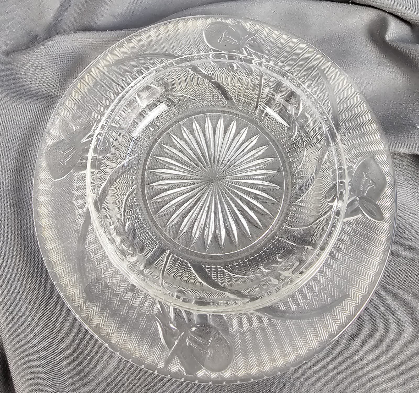 Vintage Jeanette Depression Glass Iris & Herringbone Round Covered Butter Dish - Thumbnail 4