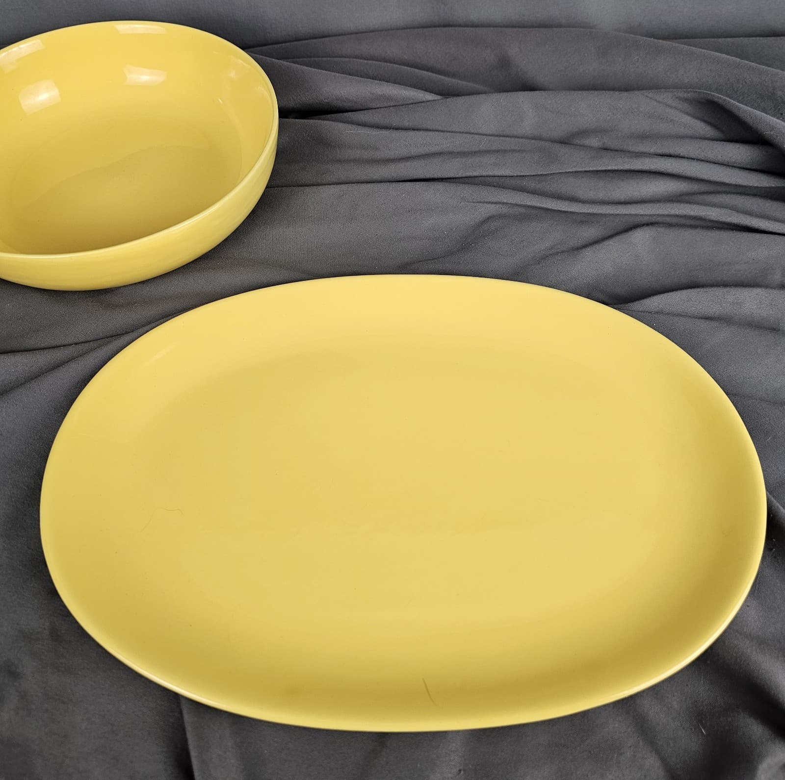 Fiestaware 2 Piece Sunflower Yellow Serving Plater & Serving Bowl Looks New - Thumbnail 4