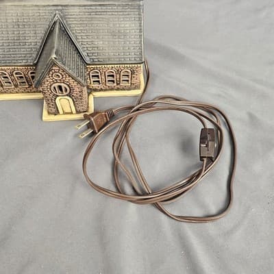 Americana Village by Earth Tones USA light up Church #225/2500 - Thumbnail 13