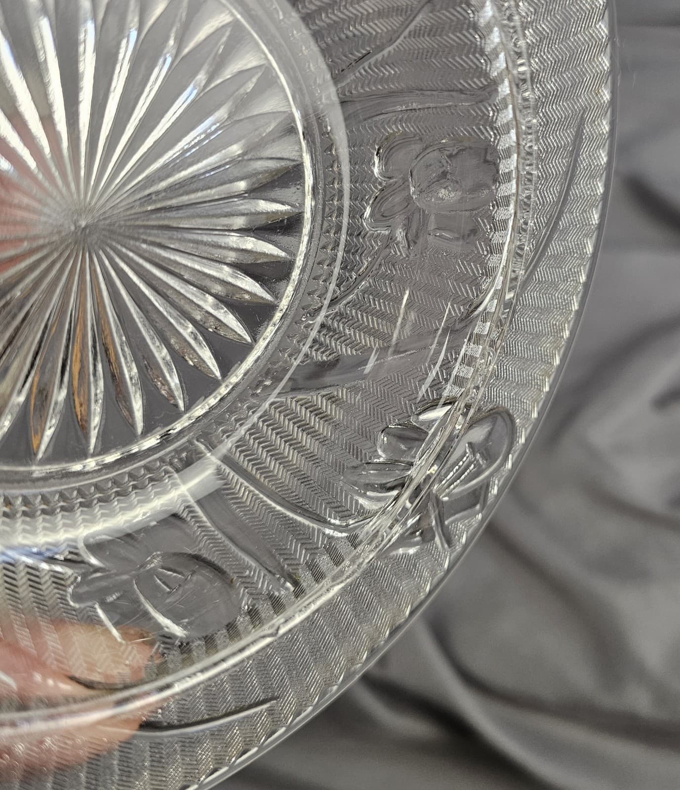 Vintage Jeanette Depression Glass Iris & Herringbone Round Covered Butter Dish - Thumbnail 5