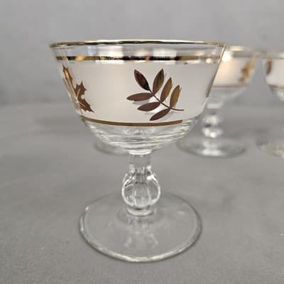 Anchor Hocking Frosted Gold Leaf Champaign Glasses 4.25" Tall Vintage Set of 4 - Thumbnail 2