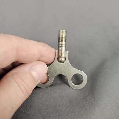 Antique Brass Winding Key For Clock, Heat Radiator Or Water Valve? Square Hole - Thumbnail 3