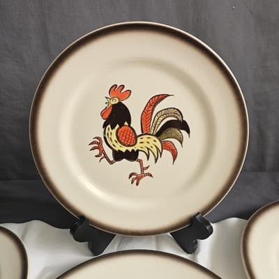 Vintage 4 Metlox Poppytrail Red Rooster Dinner Plates, 10” Diameter - Thumbnail 6