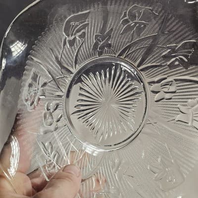 Vintage 1920s Iris & Herringbone scalloped edge bowl by Jeanette Glass Company - Thumbnail 8