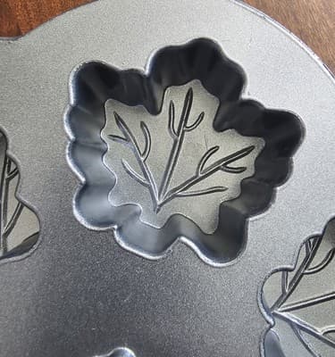 Nordic Ware Maple Leaf Muffin Cupcake Pan Heavy Cast Aluminum - Thumbnail 4