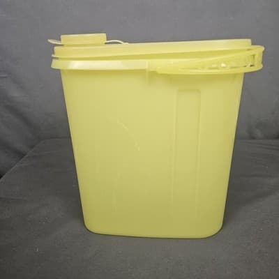 Vintage Tupperware 587-7 Yellow Beverage Buddy Pitcher 2 Qt Slim Lid And Handle - Thumbnail 2