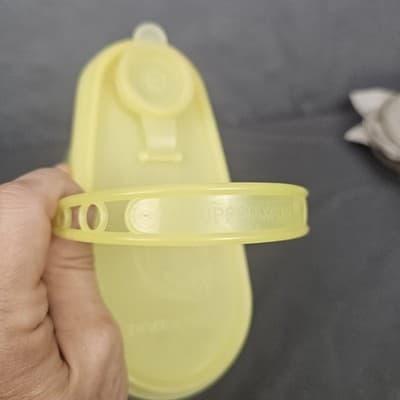 Vintage Tupperware 587-7 Yellow Beverage Buddy Pitcher 2 Qt Slim Lid And Handle - Thumbnail 5