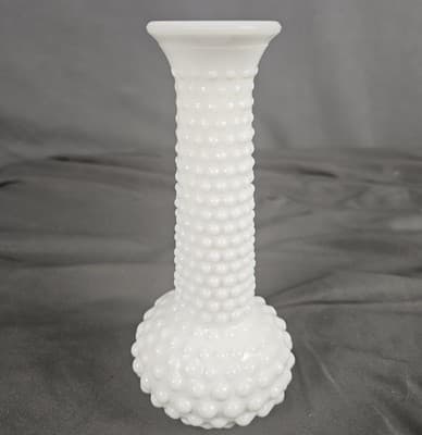 Vintage EO Brody White Milk Glass Hobnail Vase M-2900 USA - Thumbnail 2