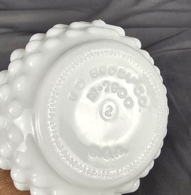 Vintage EO Brody White Milk Glass Hobnail Vase M-2900 USA - Thumbnail 4