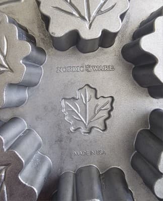 Nordic Ware Maple Leaf Muffin Cupcake Pan Heavy Cast Aluminum - Thumbnail 6