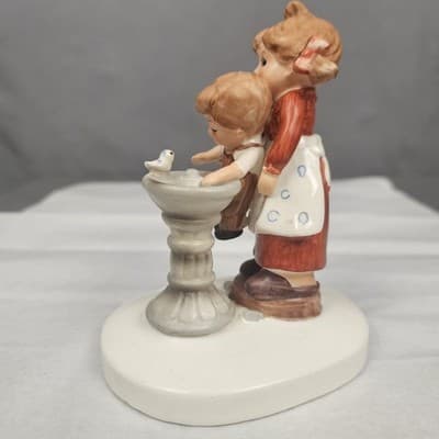 Vintage Lefton Hand Painted Girl Over Bird Bath Porcelian Figurine 07821 - Thumbnail 2