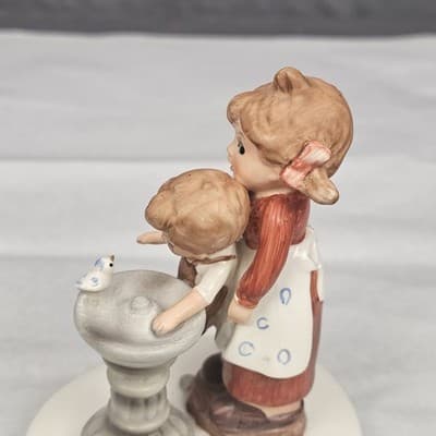 Vintage Lefton Hand Painted Girl Over Bird Bath Porcelian Figurine 07821 - Thumbnail 3