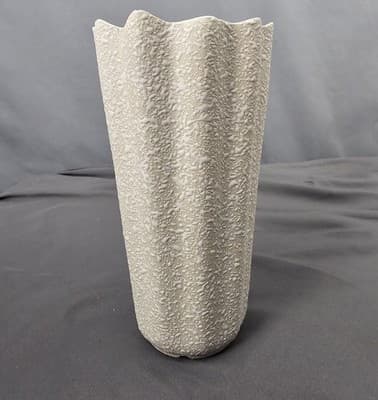 Vintage 7.5" Vase USA Pottery Splatter texture with Turquiose and Ruffled Top - Thumbnail 3
