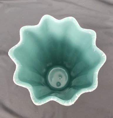 Vintage 7.5" Vase USA Pottery Splatter texture with Turquiose and Ruffled Top - Thumbnail 2
