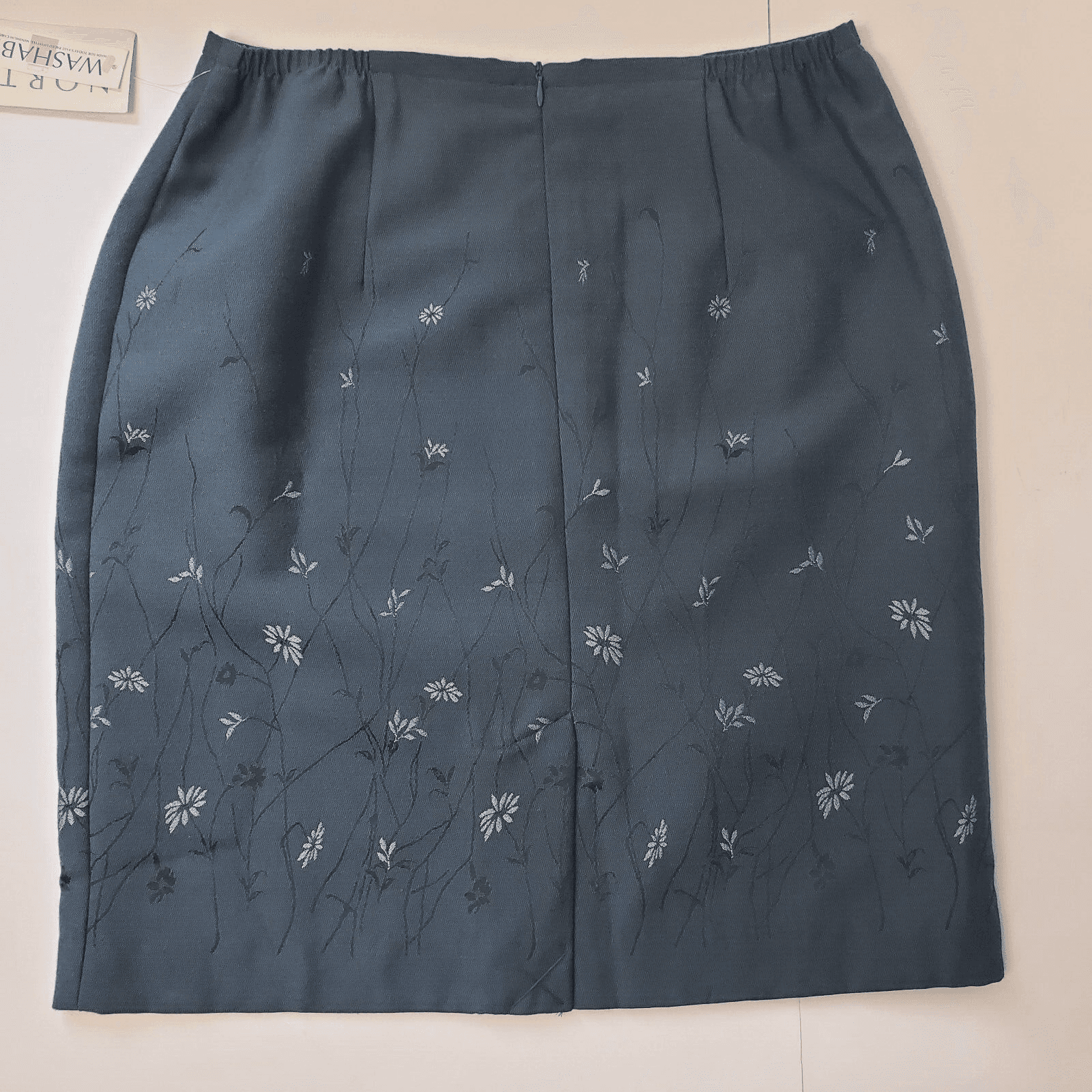 McNaughton Skirt 10, Blue Flowers New w Tags Zippered Fitted Retail $43 - Thumbnail 2