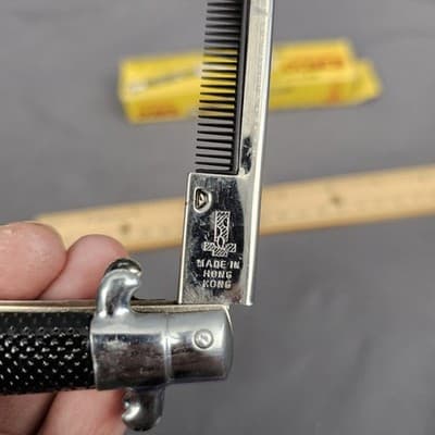 Vintage Novelty Folding Push Button Pocket Hair Comb~Switch Blade Hong Kong - Thumbnail 5