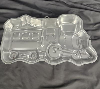 2003 Wilton Railroad Locomotive Train Baking Cake Pan Mold Aluminum #2105-2076 - Thumbnail 2