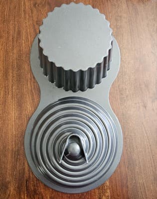 Wilton Giant Jumbo Big Large 3D Cupcake Cake Baking Pan Non-Stick Mold - Thumbnail 2