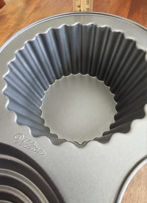 Wilton Giant Jumbo Big Large 3D Cupcake Cake Baking Pan Non-Stick Mold - Thumbnail 5