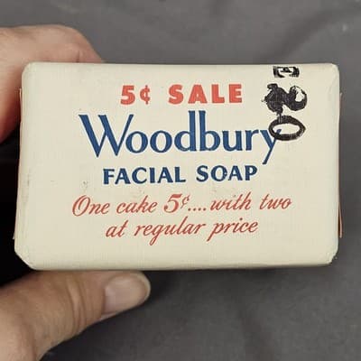 Vintage Woodbury Facial Soap Bars New Old Stock 1940s Prop 1 package with 3 bars - Thumbnail 2