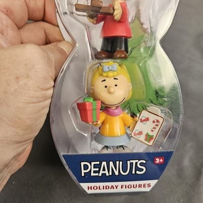 Peanuts Charlie Brown Sally Snoopy Christmas Holiday Figurines Tree 2018 - Thumbnail 7