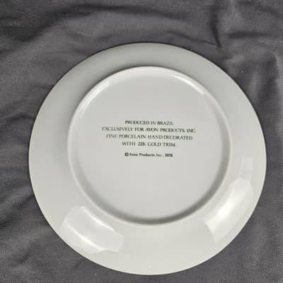 Avon Plate 7.5in Porcelain Strawberry 22k Gold Trim Vintage Collectable 1978 - Thumbnail 2
