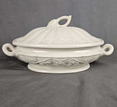 IronStone Red Cliff Covered Vegetable Dish Tureen Grape Vines Oval USA - Thumbnail 16