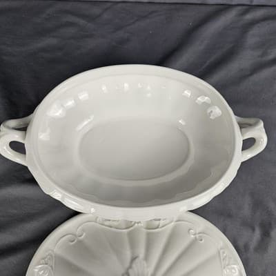 IronStone Red Cliff Covered Vegetable Dish Tureen Grape Vines Oval USA - Thumbnail 5