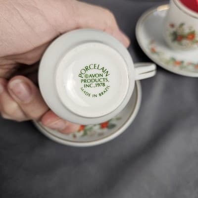 Avon Strawberry Demitasse Cup and Saucer 22k Gold Trim Set Of Five 1978 Candles - Thumbnail 5