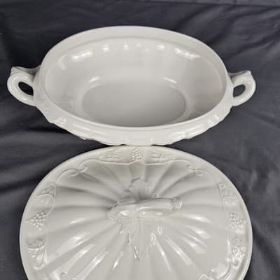 IronStone Red Cliff Covered Vegetable Dish Tureen Grape Vines Oval USA - Thumbnail 4