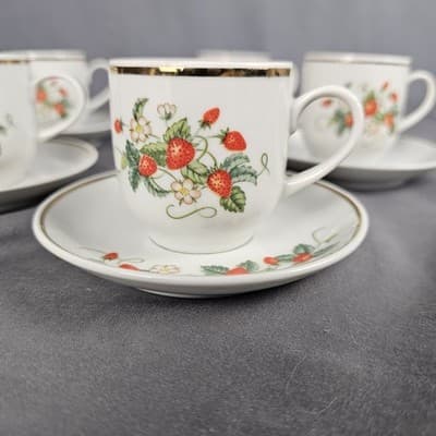 Avon Strawberry Demitasse Cup and Saucer 22k Gold Trim Set Of Five 1978 Candles - Thumbnail 3