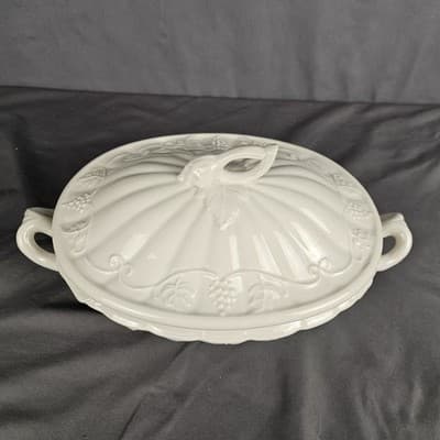 IronStone Red Cliff Covered Vegetable Dish Tureen Grape Vines Oval USA - Thumbnail 2