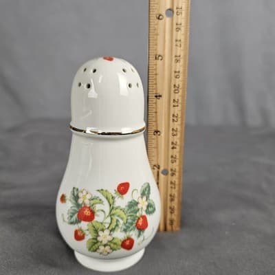 Vintage Avon Strawberry Porcelain Sugar Shaker - 22K Gold Trim , Made In Brazil - Thumbnail 5