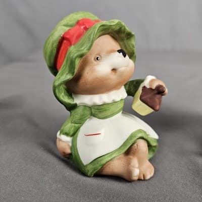 Homco Claus Family Bears Santa and Mrs. w/ Child Set of 3 Figurines #5600 - Thumbnail 5