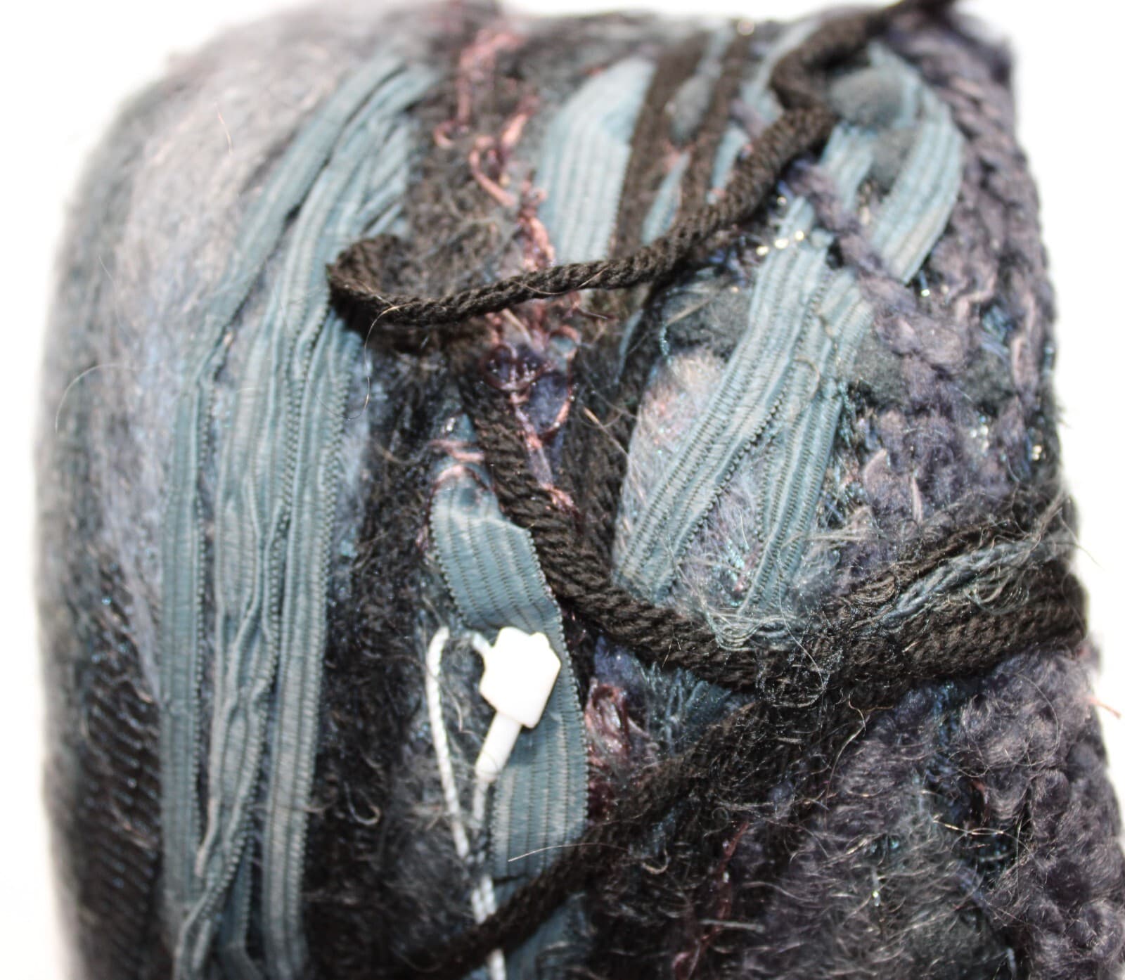 Camelot Designer Yarn Gray blue mauve 31% Nylon, 30% Wool, Acr Mohair 327yd - Thumbnail 4
