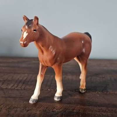 Vintage Small Bay Horse Figurine Napcoware C597 4.25" Tall - Thumbnail 2
